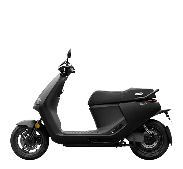 Scooter électrique Segway eScooter noir vu de profil, selle et repose-pieds
