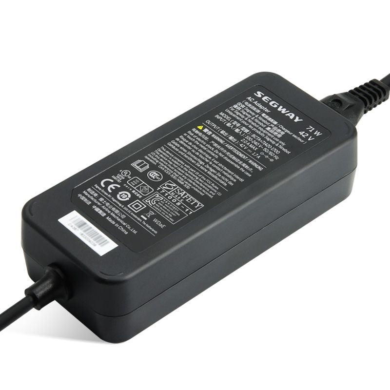 Chargeur d'origine pour Kickscooter — Ninebot E22E / E25E / E45E / Ninebot KickScooter ES / Ninebot KickScooter D / Ninebot F2 E II / Ninebot F2 Pro E II / Ninebot KickScooter F25 / F30 / F40 / Ninebot E3 E / Ninebot E3 Pro E / Ninebot E2 Pro E / Ninebot E2 Plus E II — vue 2 | Segway France