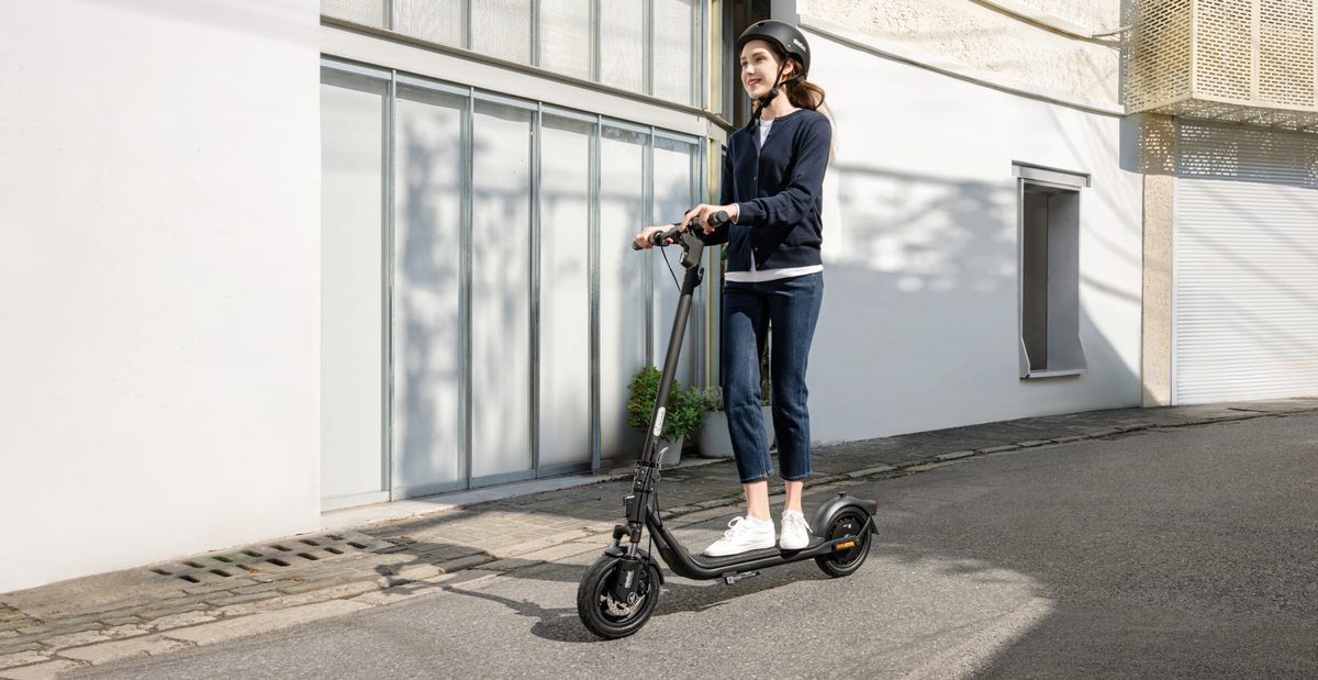Ninebot eKickscooter F2 E II - Offre Bonnes affaires — Ninebot F2 E II — vue 4 | Segway France