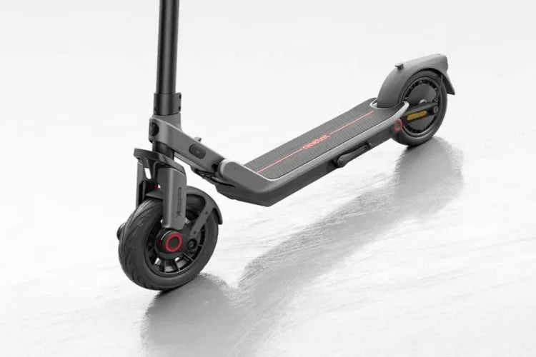 Trottinette électrique Segway Ninebot E3 E, vue de trois quarts