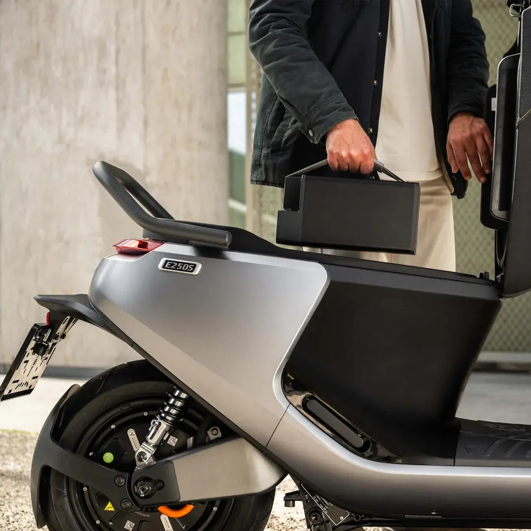 Batterie externe amovible du scooter électrique Segway E250 S