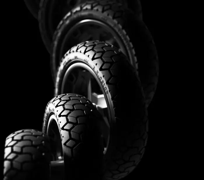 Pneus tout-terrain de la trottinette Segway ZT3 Pro E, détail de la bande de roulement