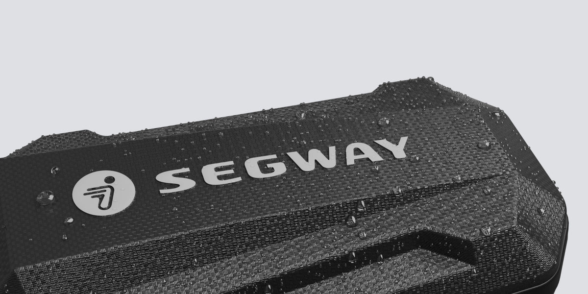 Sacoche avant Segway Ninebot étanche, détail du tissu avec gouttes d'eau