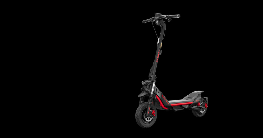 Trottinette électrique tout-terrain Segway ZT3 MAX E vue de trois quarts sur fond noir