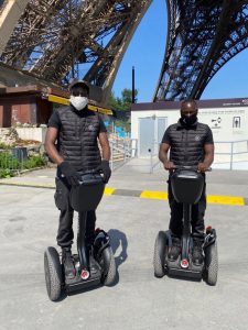 Lire la suite à propos de l’article DES PATROUILLES A SEGWAY AU PIED DE LA TOUR EIFFEL