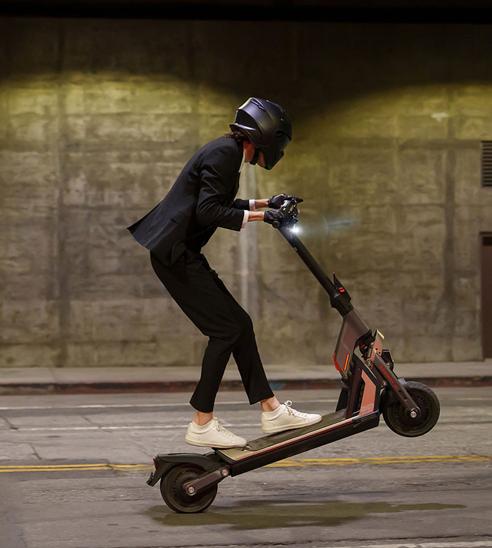 TROTTINETTE DOUBLE MOTEUR A 70 KM/H, NINEBOT SEGWAY SONT-ILS